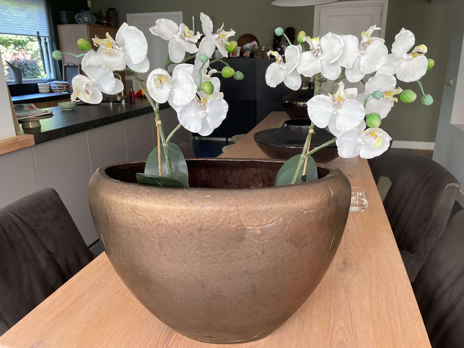 Hele grote bronzen pot met kunst orchideeën, Ophalen, Zo goed als nieuw, Bruin, Steen/keramiek
