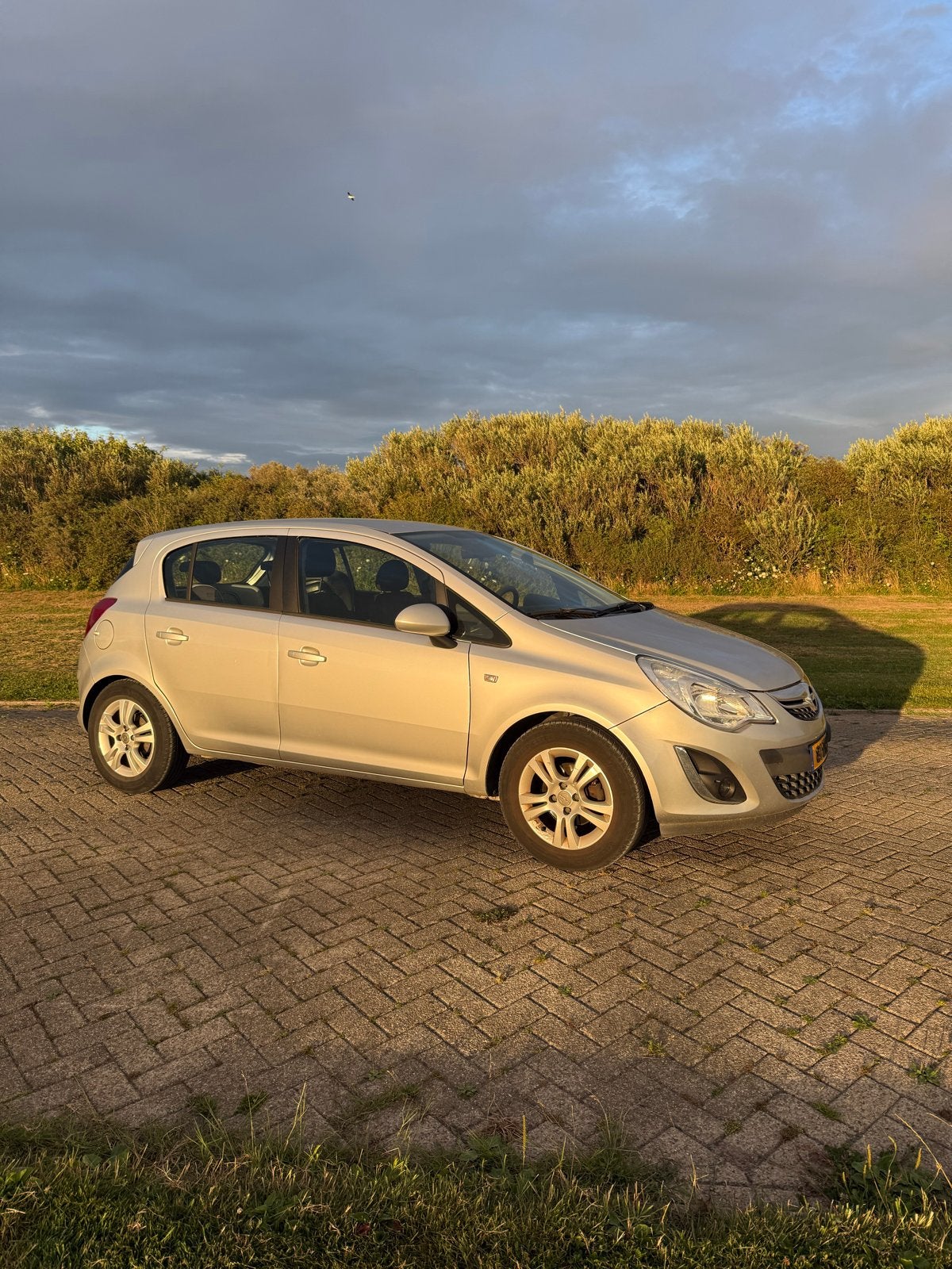 Opel Corsa 1.2 16V 5D 2011 Grijs, Voorwielaandrijving, 4 cilinders, 1229 cc, 49 €/maand