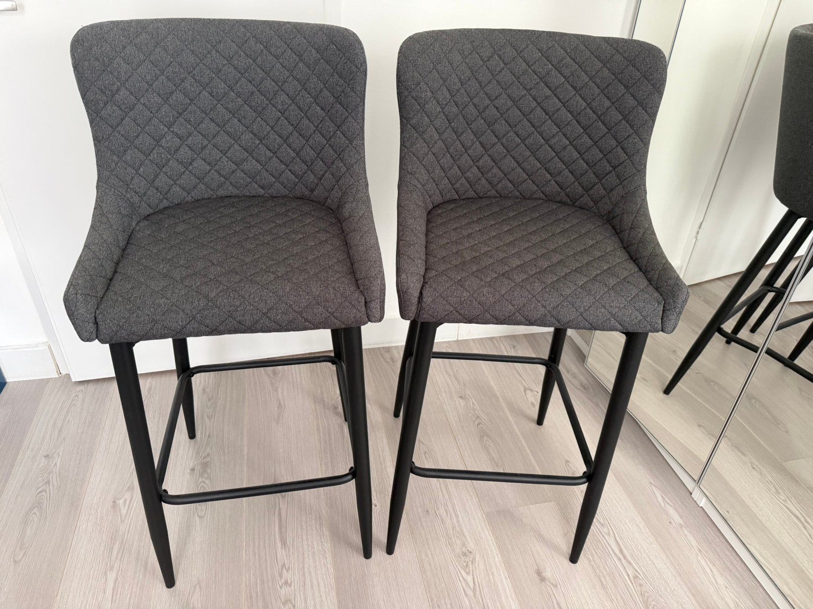 Complete set van 2 loungestoelen jysk, Huis en Inrichting, Barkrukken, 2 krukken, Ophalen of Verzenden, Zo goed als nieuw, 60 tot 90 cm