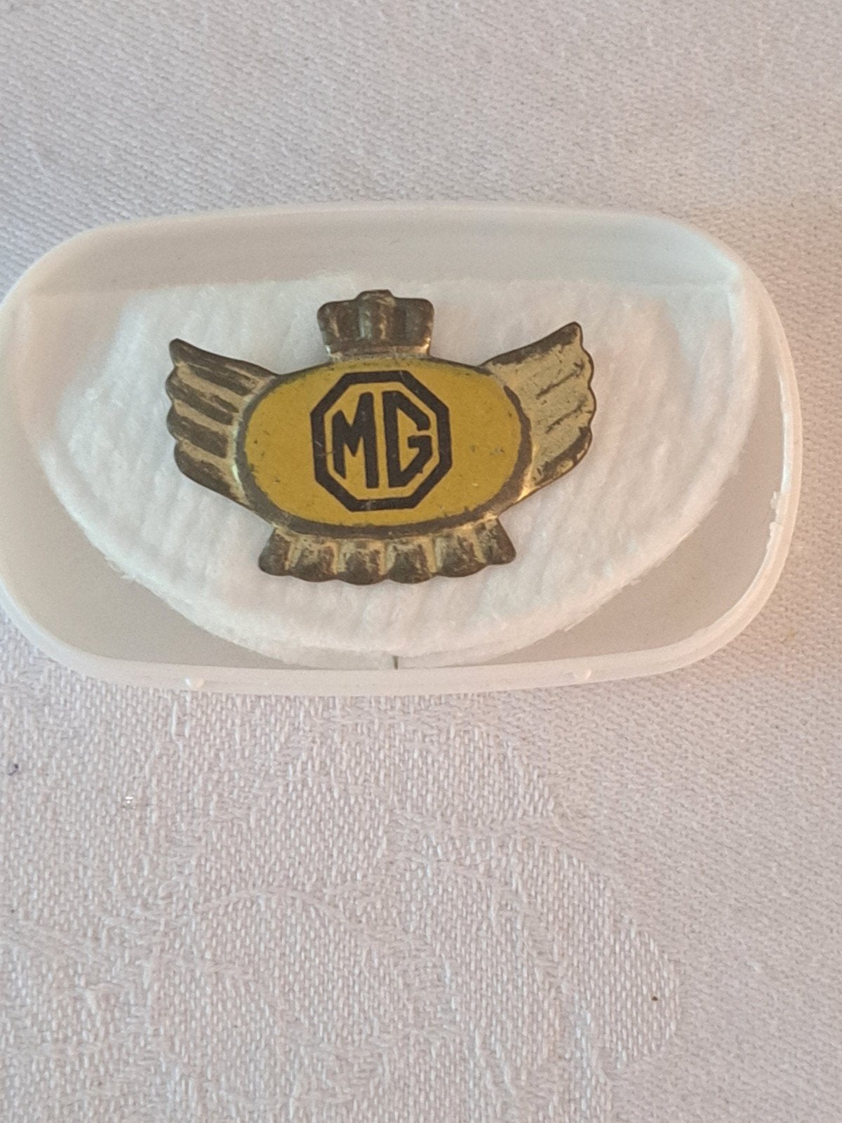Vintage MG Auto Badge / Speld - Klassieke Auto Accessoire, Ophalen of Verzenden, Gebruikt, Auto's