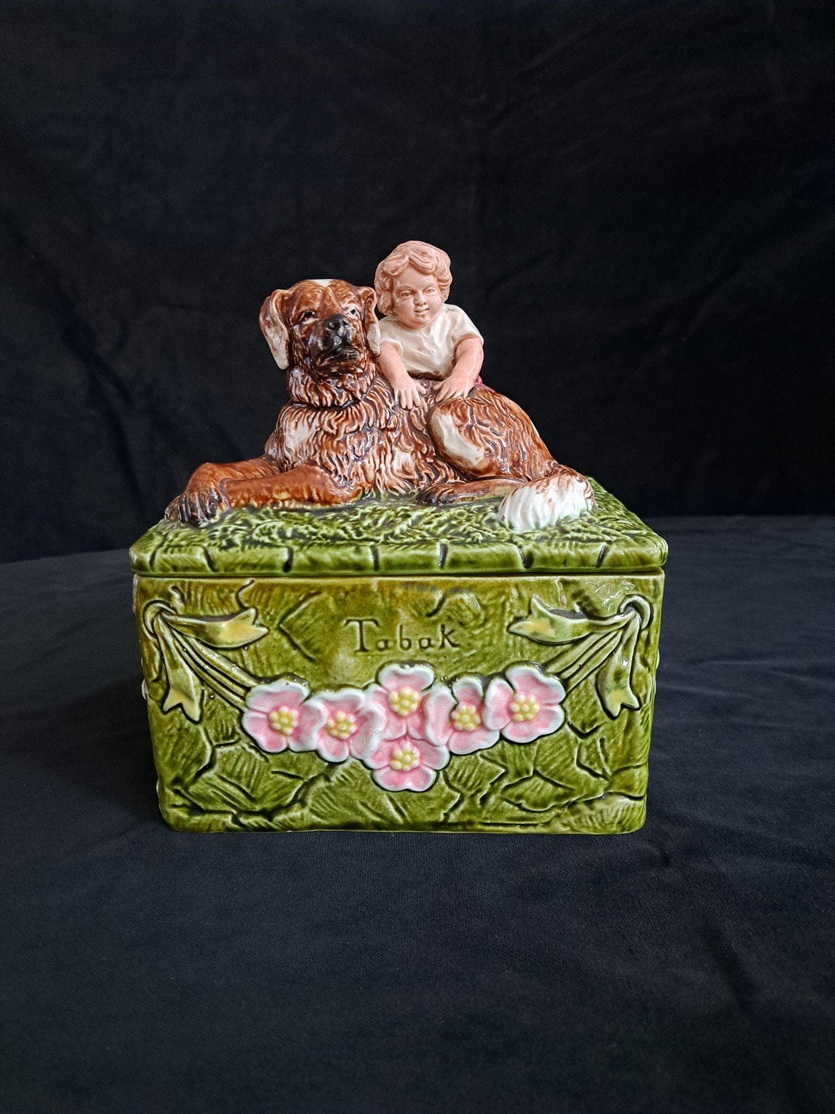 Antieke majolica tabakspot van Johann Maresch, Ophalen