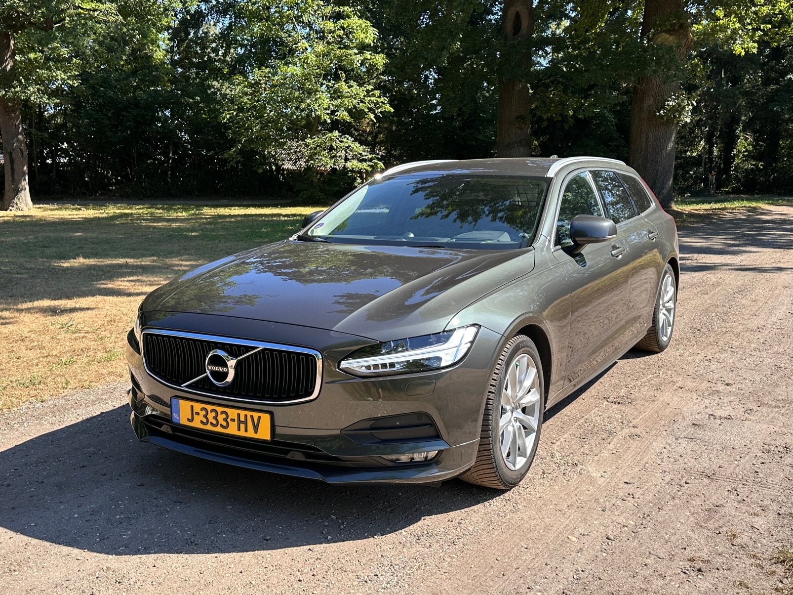 Volvo V90 T6 AWD Inscription 310pk 2019 Pine Grey - B&W, Automaat, V90, Zwart, Leder