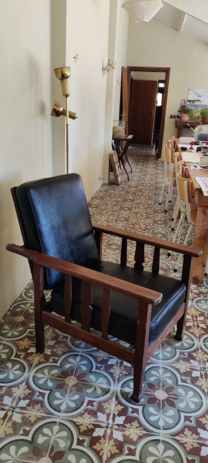 Vintage houten fauteuil, rookstoel, zwarte skai, Huis en Inrichting, Ophalen, Gebruikt, Leer, 50 tot 75 cm