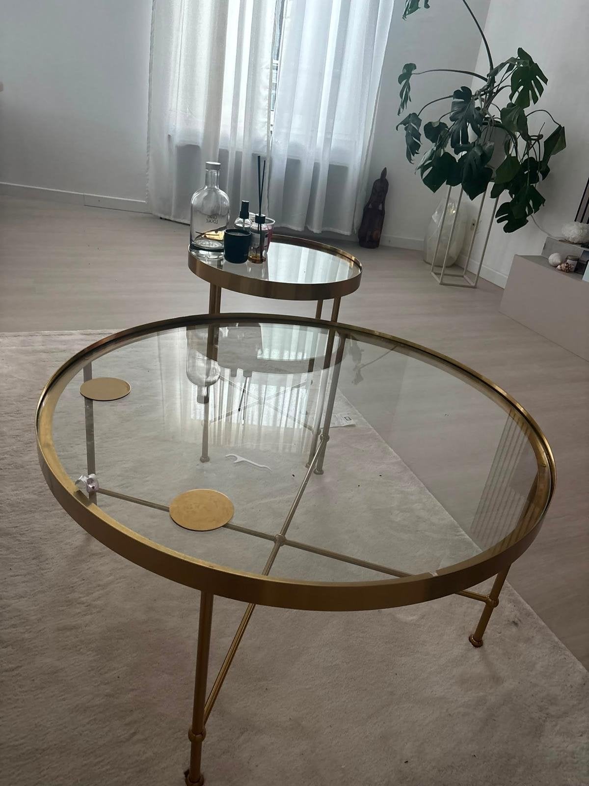 Ikea set van 2 gouden salontafels met glazen blad, Huis en Inrichting, 50 – 75, Rond, 50 tot 100 cm, Ophalen of Verzenden