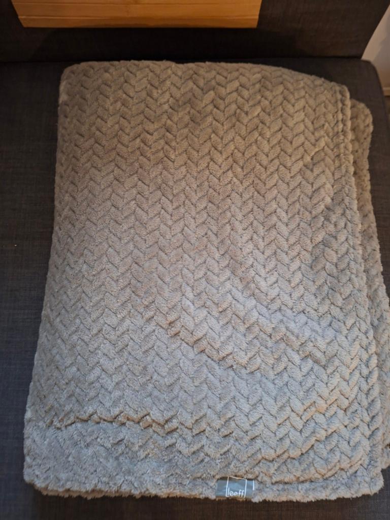 Taupe plaid Leeff, 150x200cm, Huis en Inrichting, Woonaccessoires | Plaids en Woondekens, Ophalen of Verzenden, Zo goed als nieuw