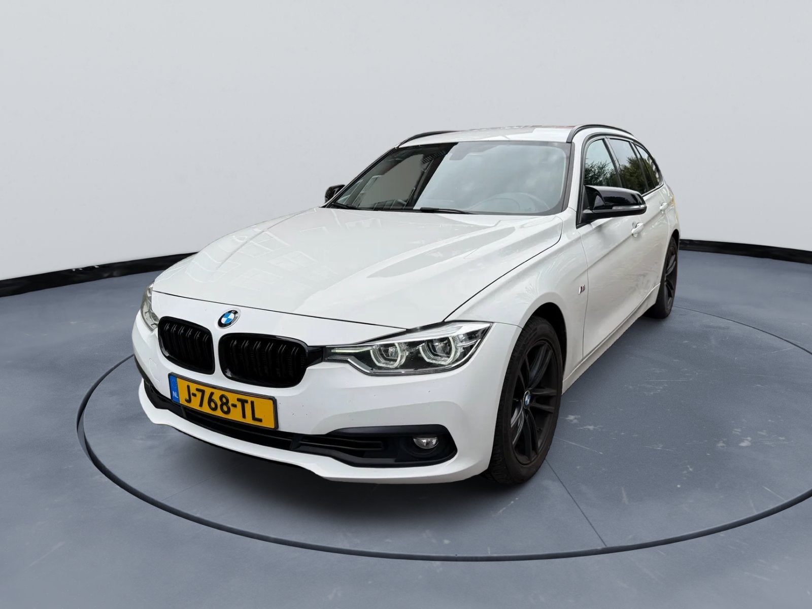 BMW 318i Automaat 2016 | Navi | Stoelverwarming | LED, Auto's, Automaat, 1465 kg, Wit, Stationwagon