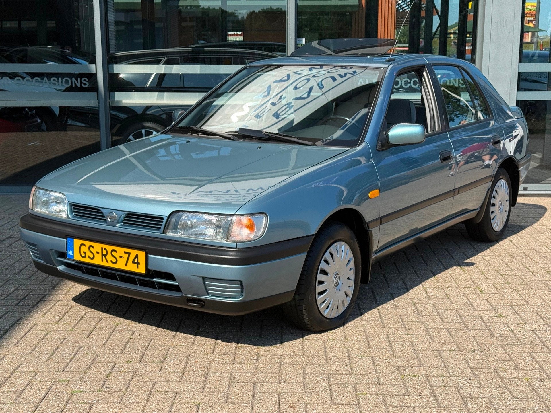 Nissan Sunny 1.6 SLX Automaat Apk T/M 11-09-2027 Historie Aa, Auto's, Gebruikt, 4 cilinders, Blauw, Bedrijf