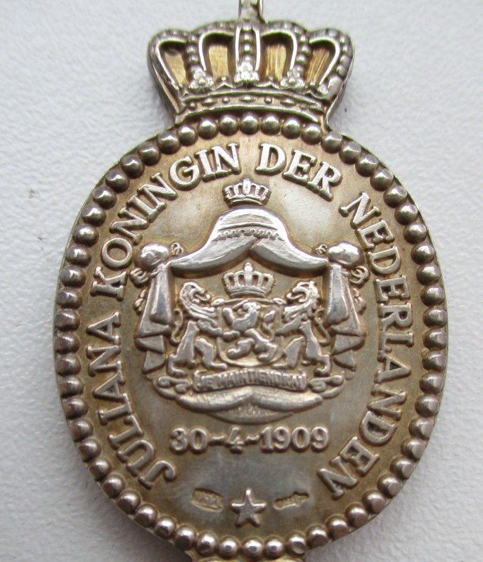 PUUR STERLING ZILVEREN MEDAILLONLEPEL JULIANA 70 = 32 gram, Verzenden, Zilver