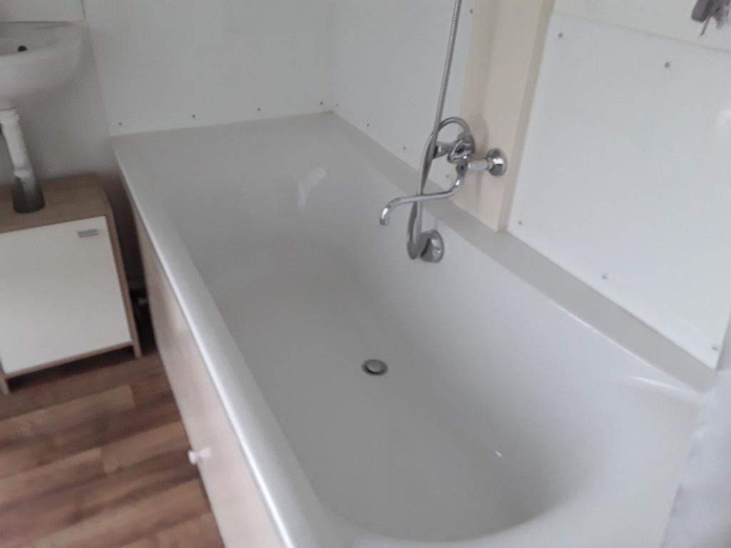 Kunststof Geisoleerd ligbad met badkraan en massagesproeier., Ophalen, 25 tot 50 cm, Overige typen, Minder dan 100 cm