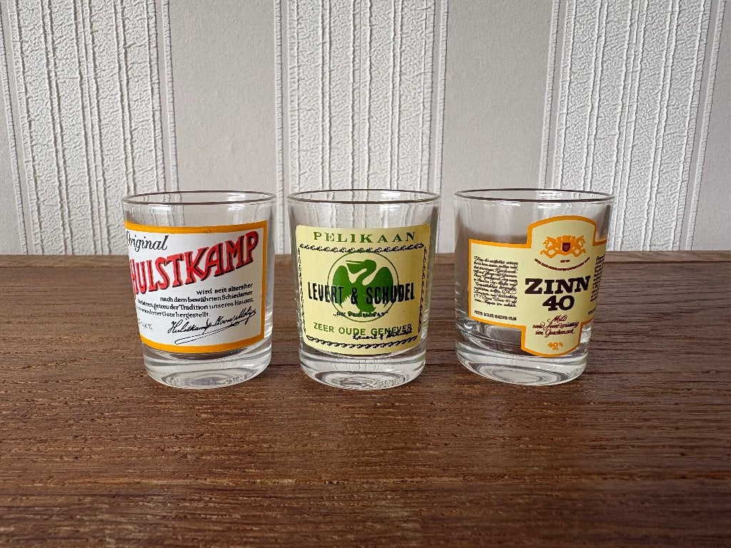 Set van 3 vintage borrelglazen met etiket, Ophalen of Verzenden, Zo goed als nieuw, Borrel- of Shotglas