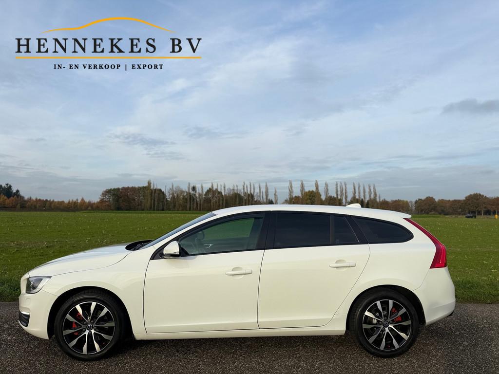 Volvo V60 2.0 T3 Polar+ Dynamic Xenon- Led, Auto's, Gebruikt, 4 cilinders, 1969 cc, Wit
