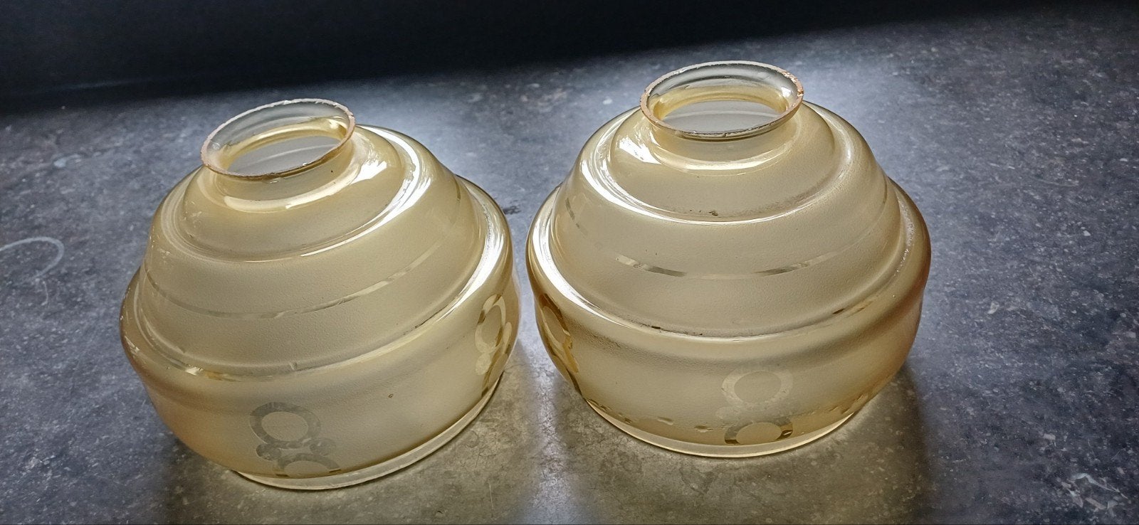Twee vintage glazen lampenkappen, Gebruikt, Overige typen, Rond, Ophalen of Verzenden