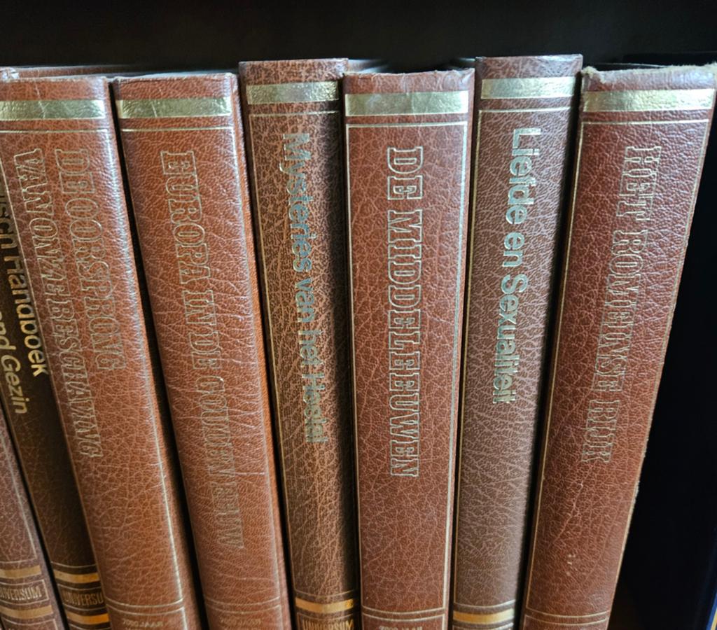 6 encyclopedieën, Ophalen of Verzenden, Zo goed als nieuw