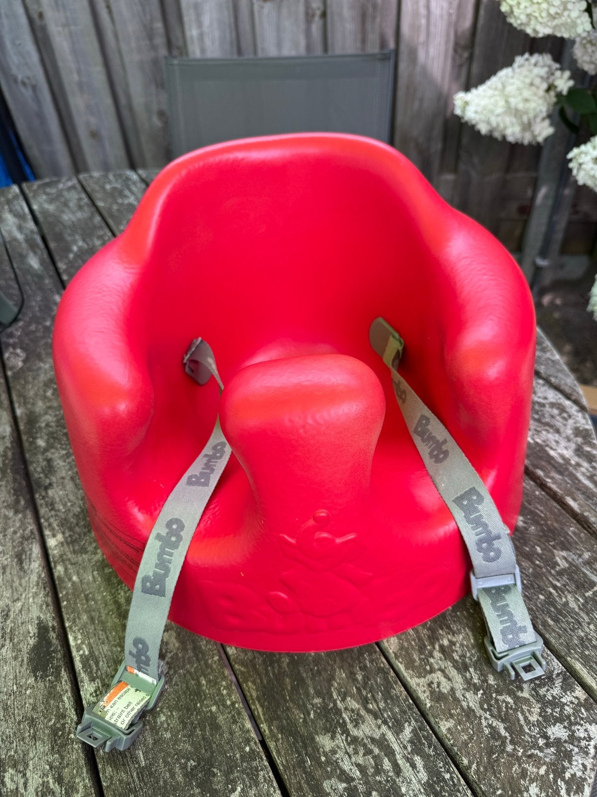 Bumbo Babyzitje Rood met Groen Eetblad en Gordels, Ophalen, Gebruikt, Overige typen, Afneembaar eetblad