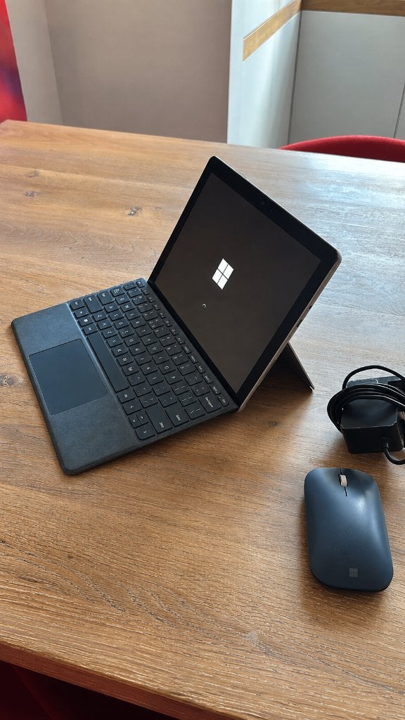 Microsoft Surface Go 10” 64GB + Type Cover + muis, 10 inch, Ophalen of Verzenden, Zo goed als nieuw, 64 GB