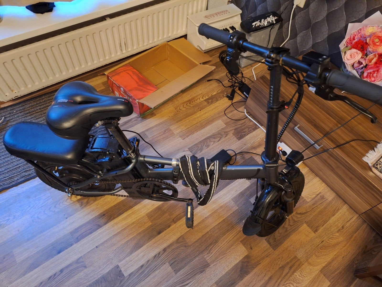 Opvouwbare elektrische fiets - Compact en handig, Fietsen en Brommers, Overige merken, 20 inch of meer, Gebruikt, Velgrem