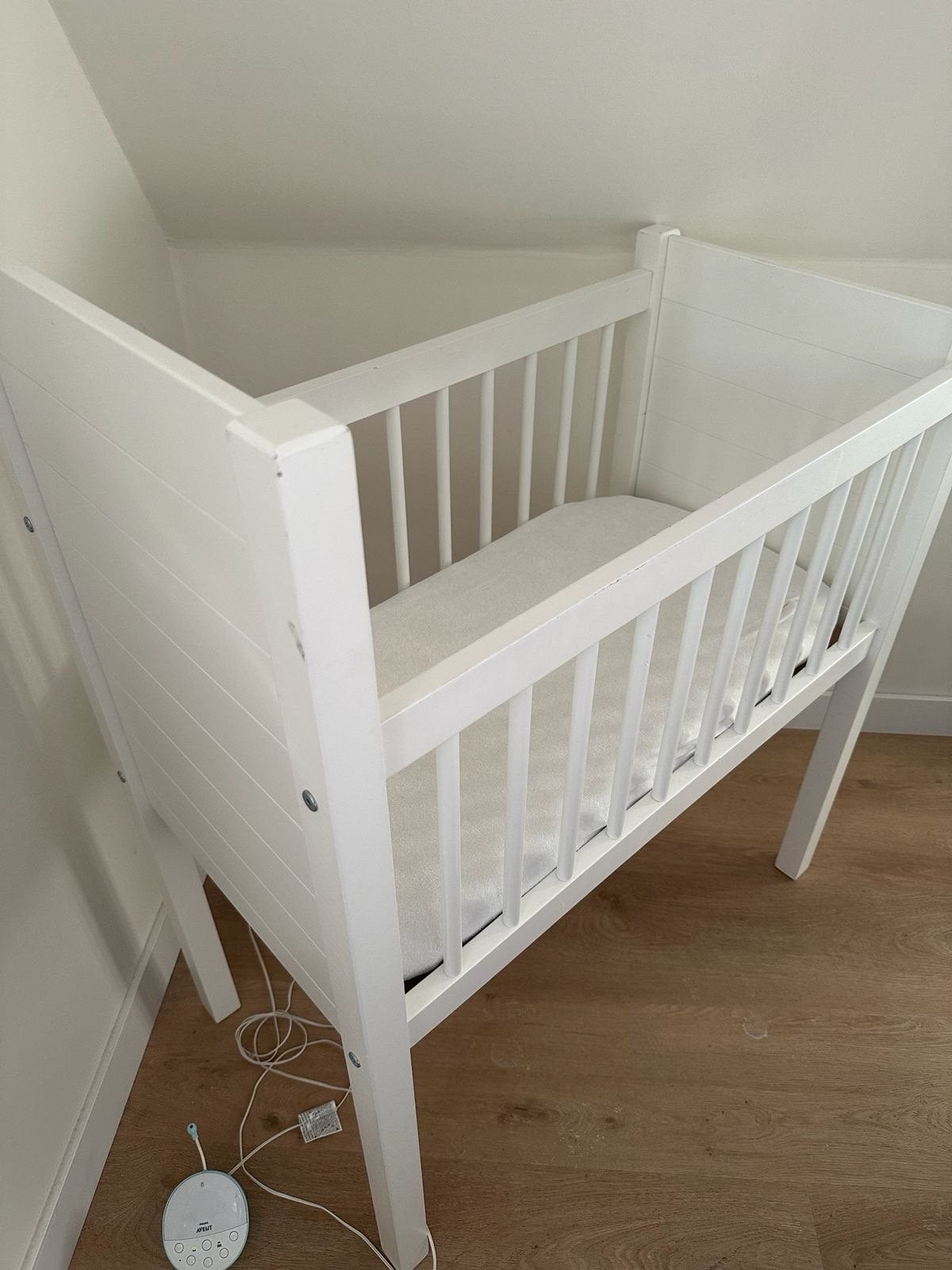 Wit houten wiegje met matrasje, Kinderen en Baby's, Babywiegjes en Ledikanten, Ophalen, Gebruikt, Wieg