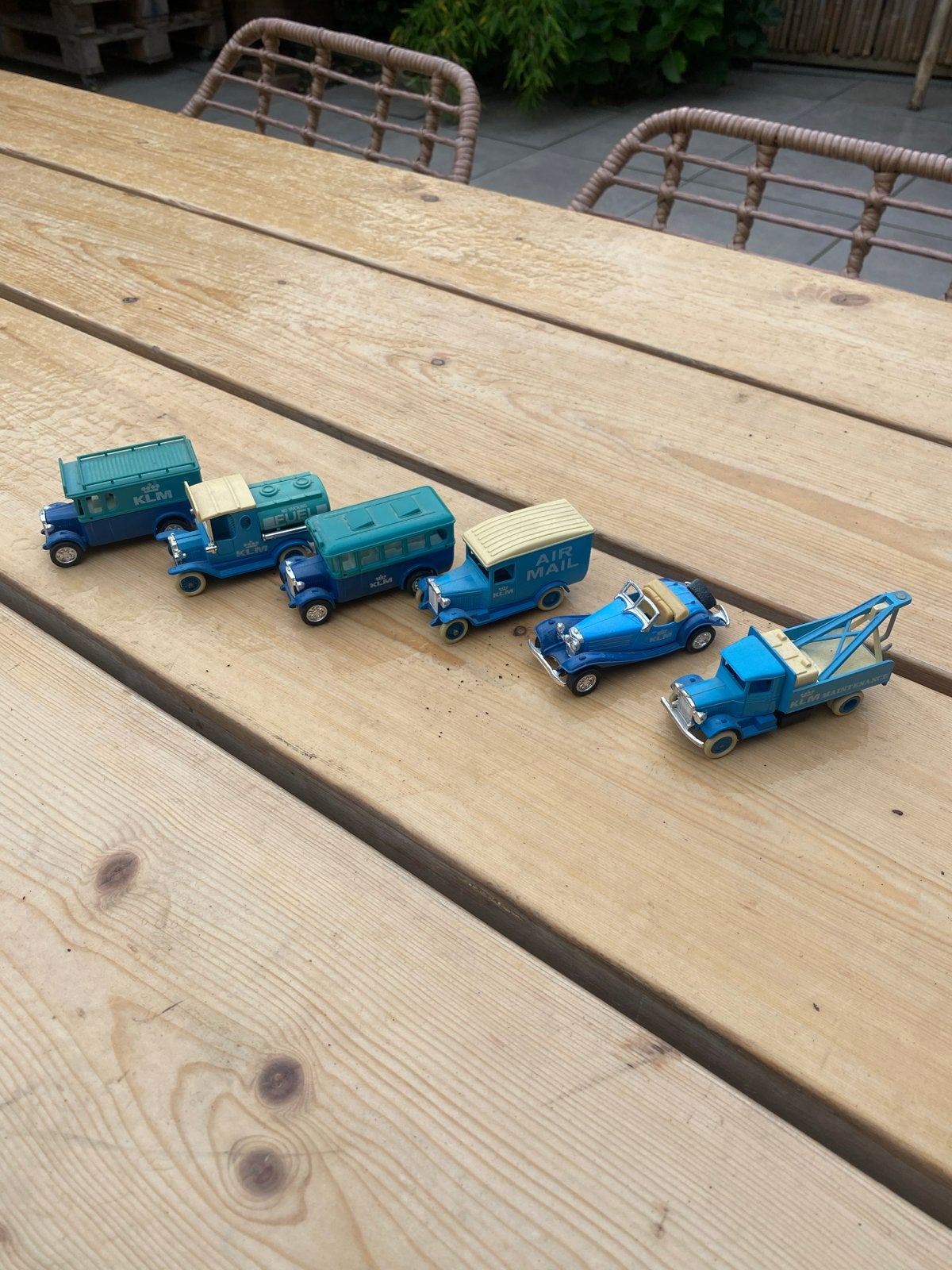 Set van 6 KLM miniatuurauto's, Hobby en Vrije tijd, Ophalen of Verzenden, Gebruikt, Bus of Vrachtwagen