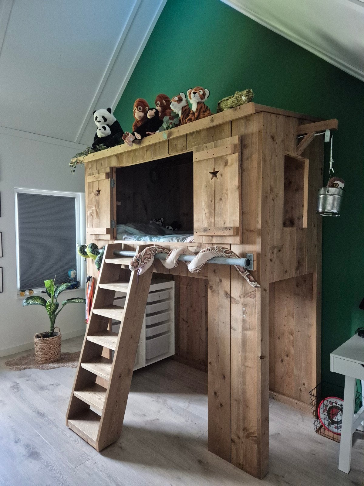 Steiger houten hoogslaper met bijpassende kast, Huis en Inrichting, Ophalen, Gebruikt, Eenpersoons, 90 cm
