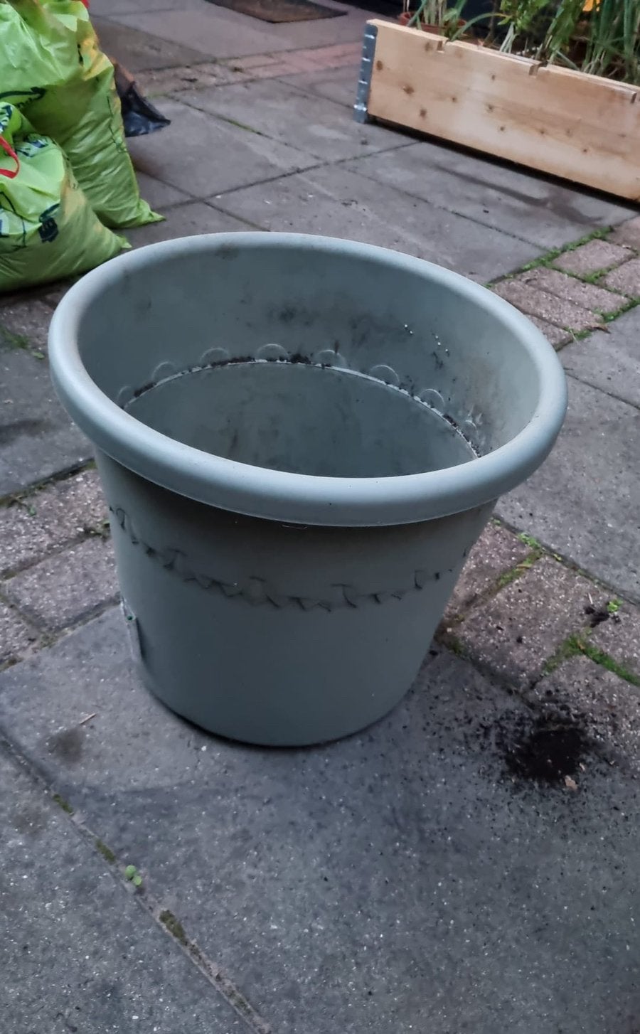 Plant Pot with Wheels / Kunststof Bloempot met Wieltjes, Tuin en Terras, Ophalen, Kunststof, Minder dan 30 cm, Rond