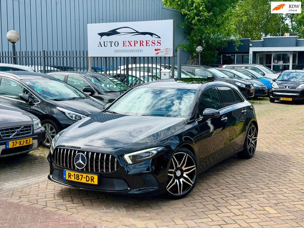 Mercedes-Benz A-klasse 200 Premium Plus Aut/Pano Dak/Camra/S, Auto's, Gebruikt, Euro 6, 4 cilinders, Leder