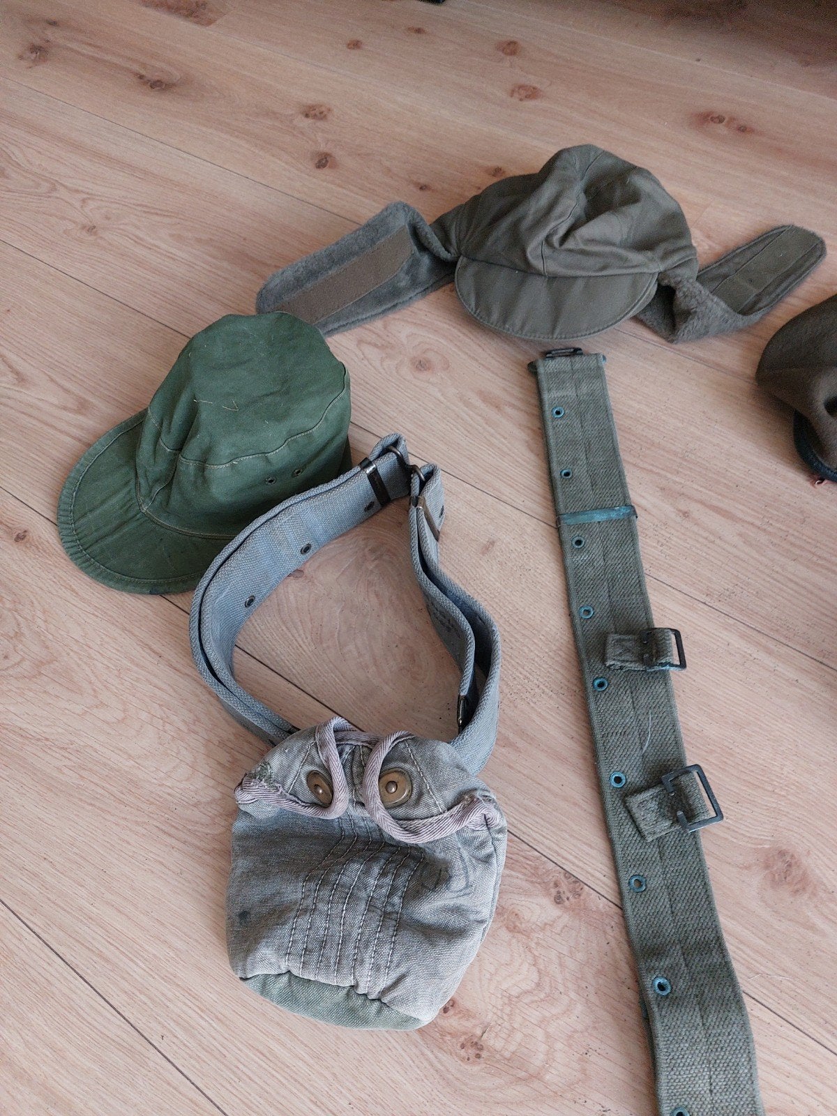 Militaria collectie: Baretten, mutsen en veldfles, Ophalen of Verzenden