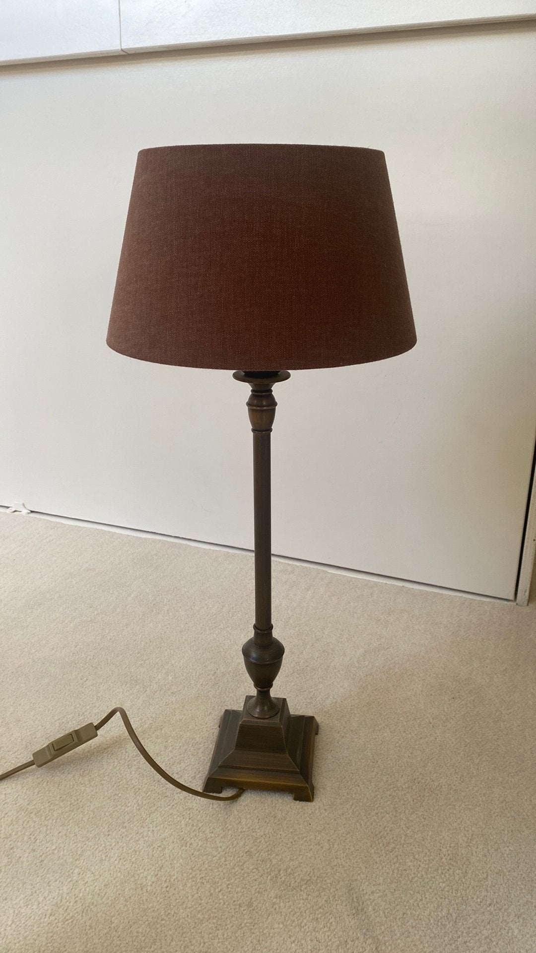 Klassieke schemerlamp van Massive met bruine kap, Huis en Inrichting, Met schakelaar, Gebruikt, Overige merken, E27 (groot)