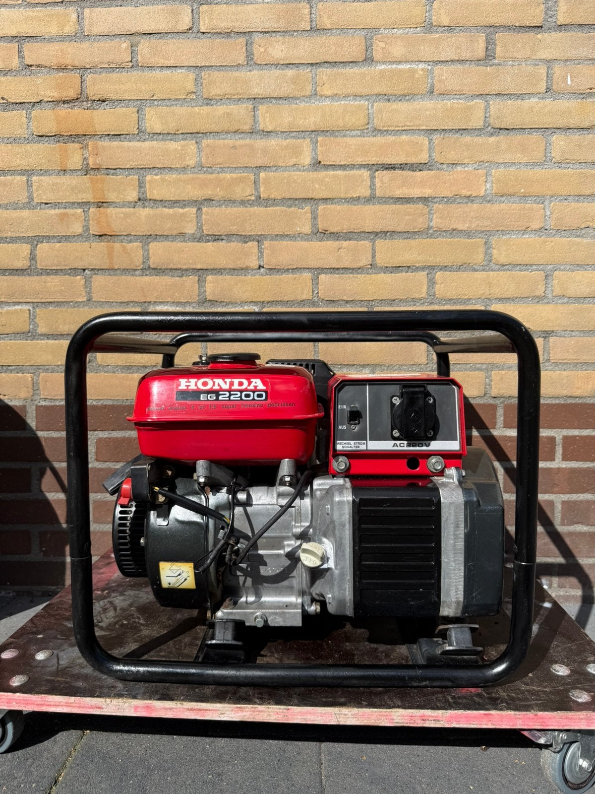 Aggregaat Honda EG2200 .Waarschuwing v aggregaat  kopers!!!!, Ophalen, Gebruikt, Minder dan 5 kVA, Benzine