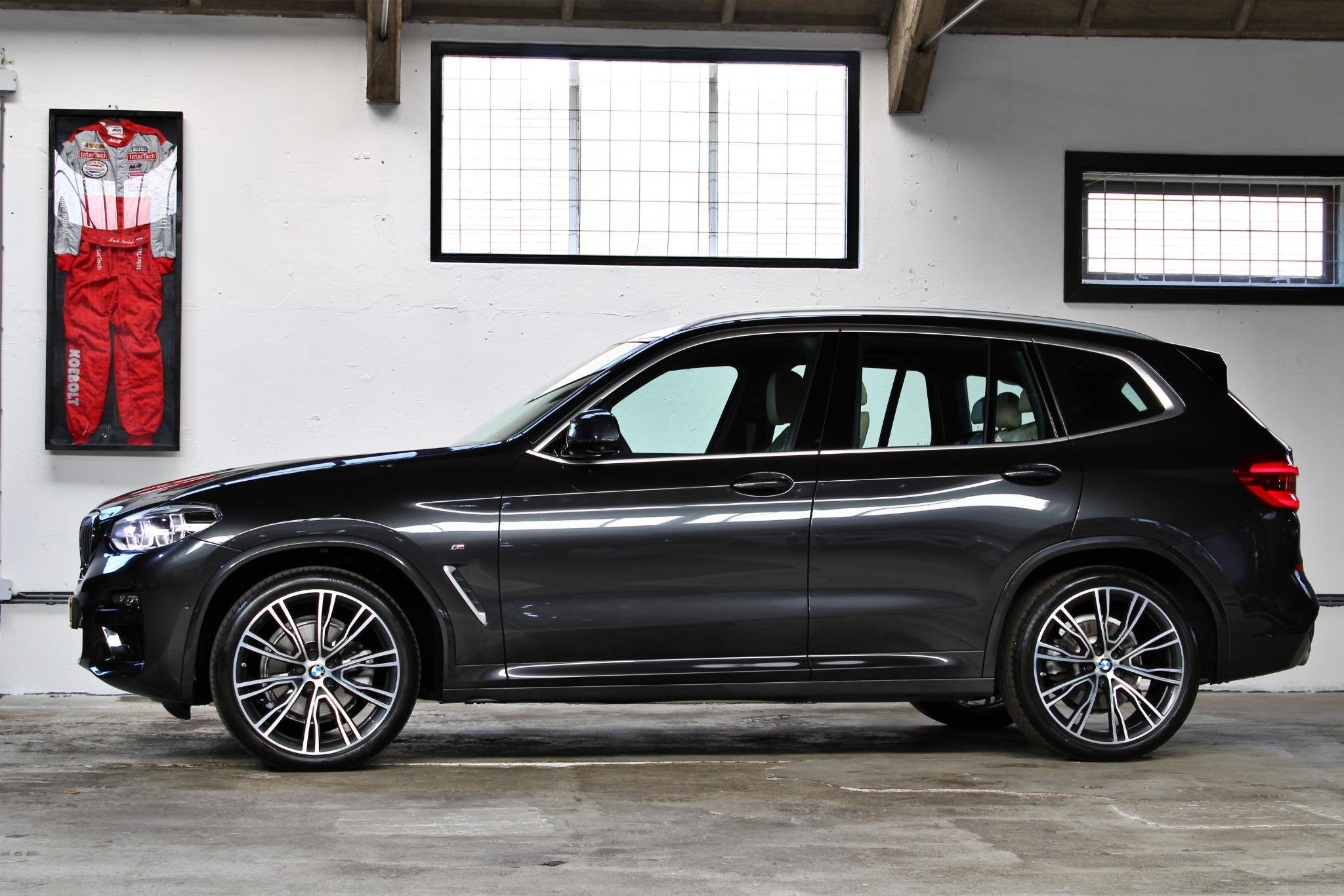 BMW X3 xDrive20i High Executive M Sport | HUD | 21" | Adap., Auto's, Gebruikt, 4 cilinders, Met garantie (alle), Automatische klimaatregeling