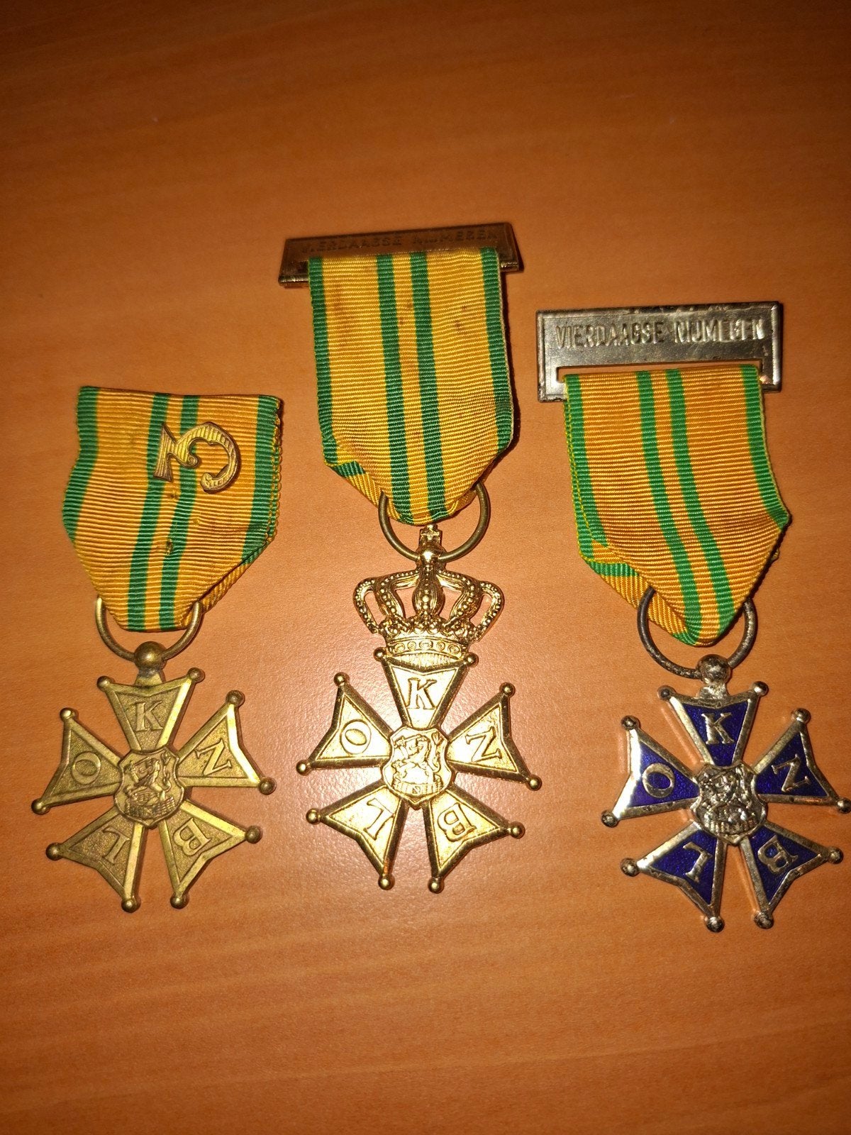 3 medailles Nijmeegse vierdaagse, Verzamelen, Ophalen of Verzenden, Landmacht, Nederland, Lintje, Medaille of Wings