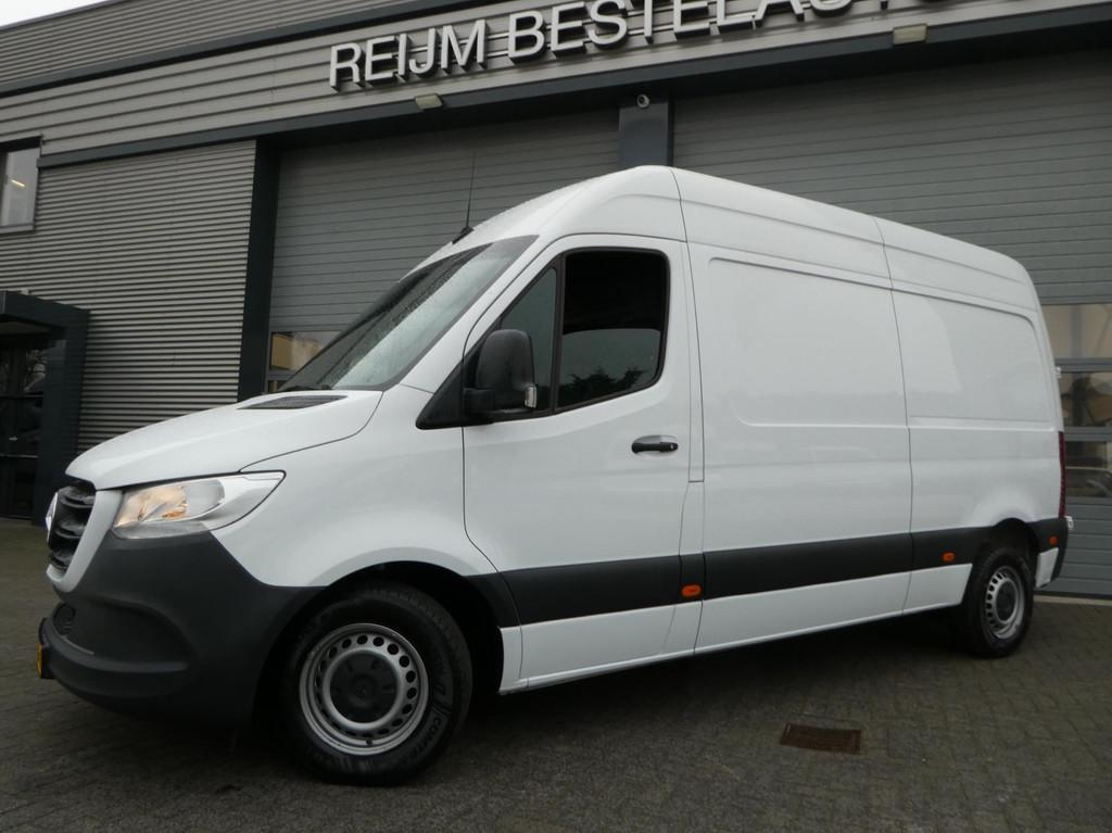 Mercedes-Benz Sprinter 215 CDI L2H2 Airco, Camera, Navigatie, Stof, Gebruikt, 4 cilinders, 150 pk