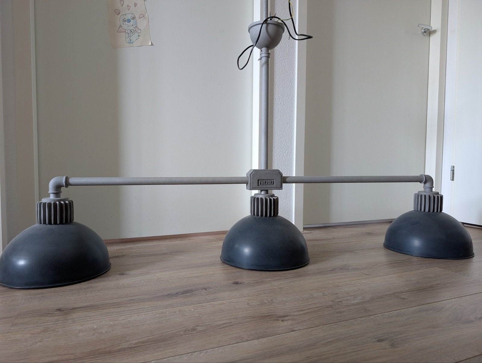 Frezoli industriële hanglamp met 3 kappen, Ophalen, Gebruikt, E27 (groot), Metaal