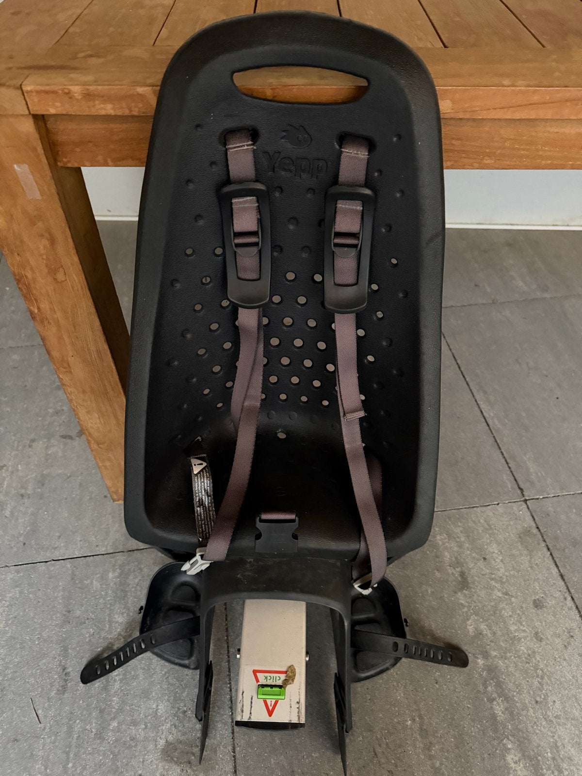 Yepp achterzitje voor kinderen met framebevestiging - zwart, Achterzitje, Ophalen, 15 t/m 25 kg, Gebruikt