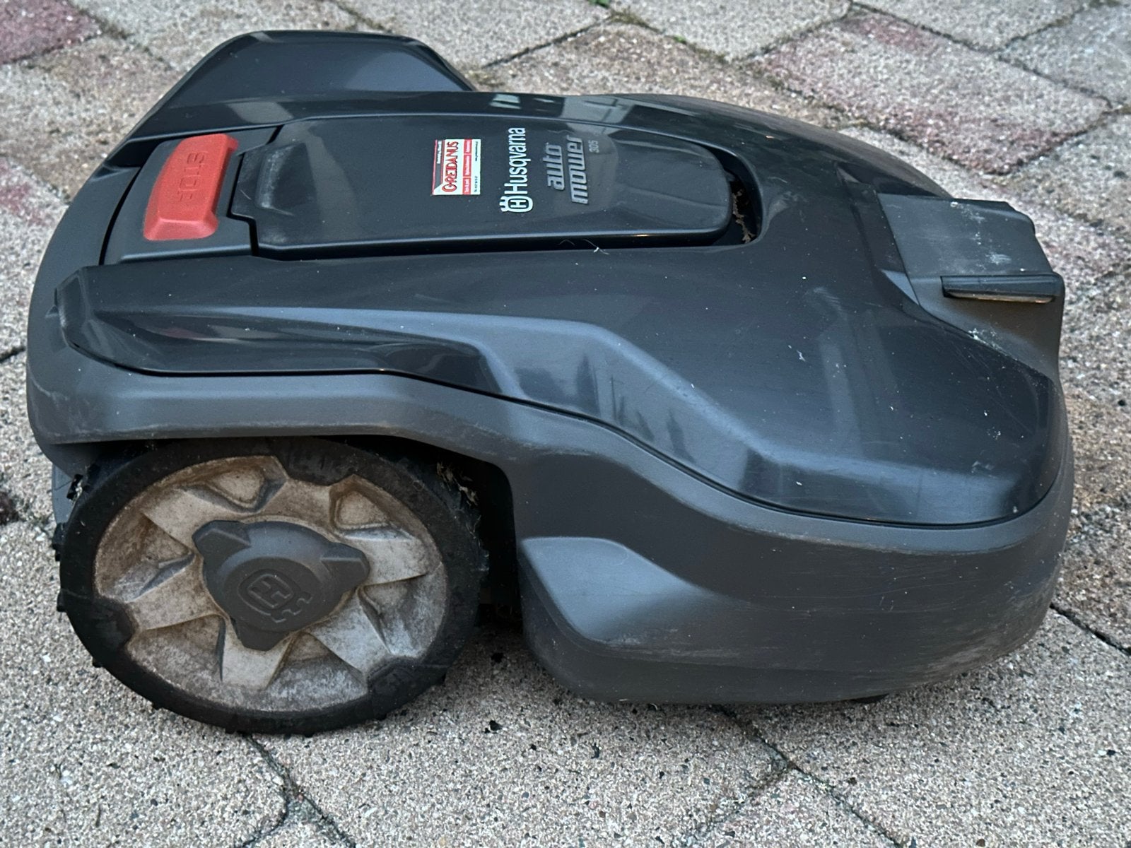 Husqvarna Automower 305 Robotmaaier- mag weg voor 125 euro, Ophalen, Gebruikt, 20 tot 25 cm