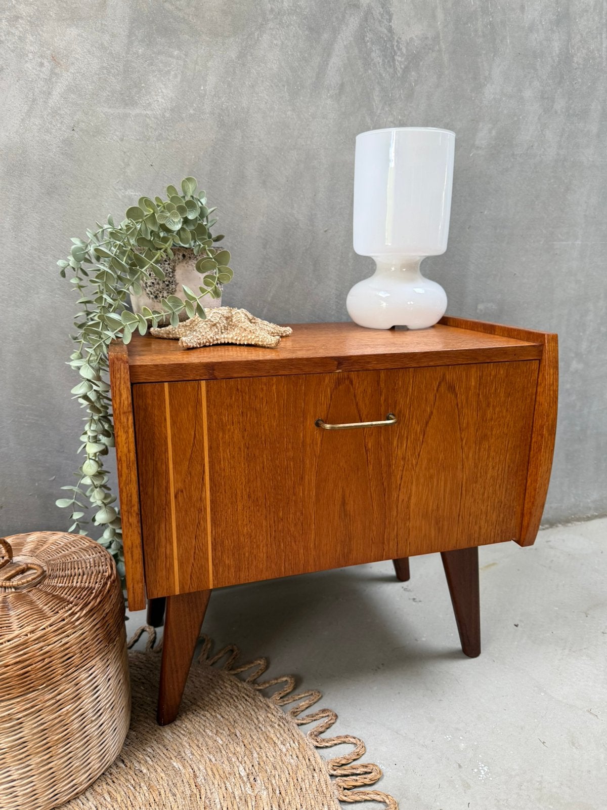 Vintage kastje / nachtkastje, Huis en Inrichting, Kasten | Overige, Ophalen, Gebruikt, Q, Q