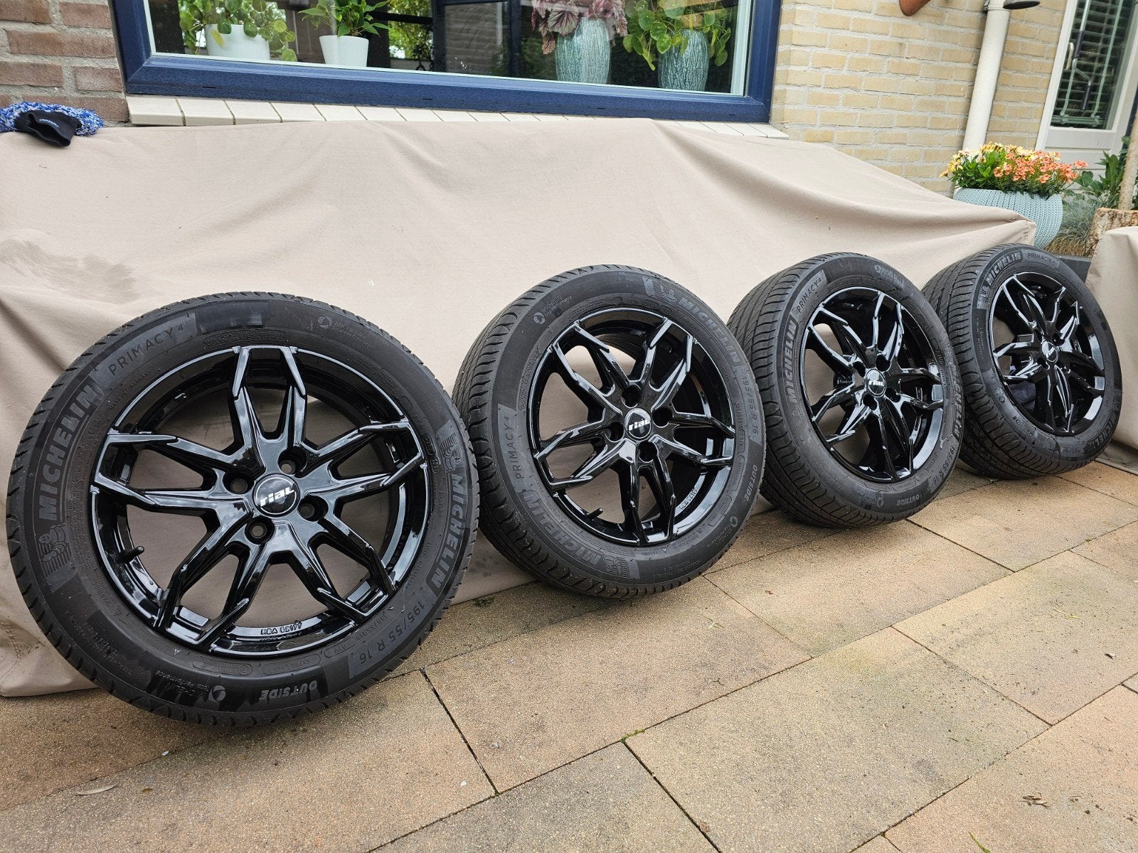 Alfa Romeo Mito velgen met Michelin Primacy 4 zomerbanden, Ophalen, 16 inch, Banden en Velgen, Personenwagen
