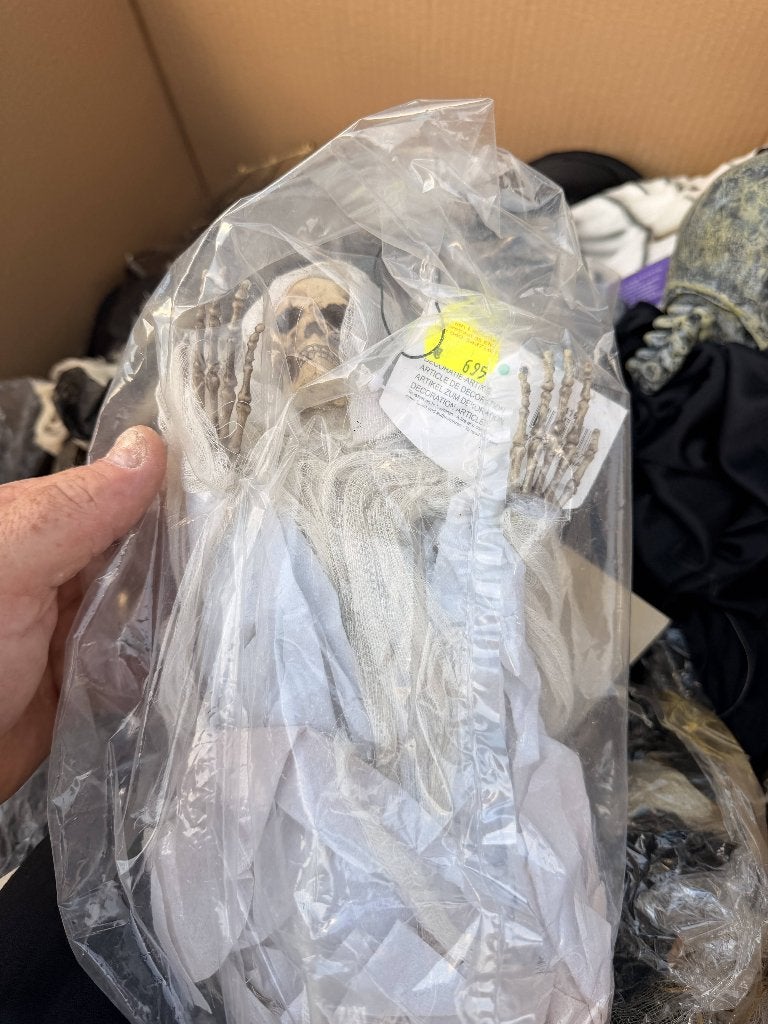 TE KOOP deco skelet klein spookbruid, Versiering, Halloween of Griezel, Nieuw, NVT