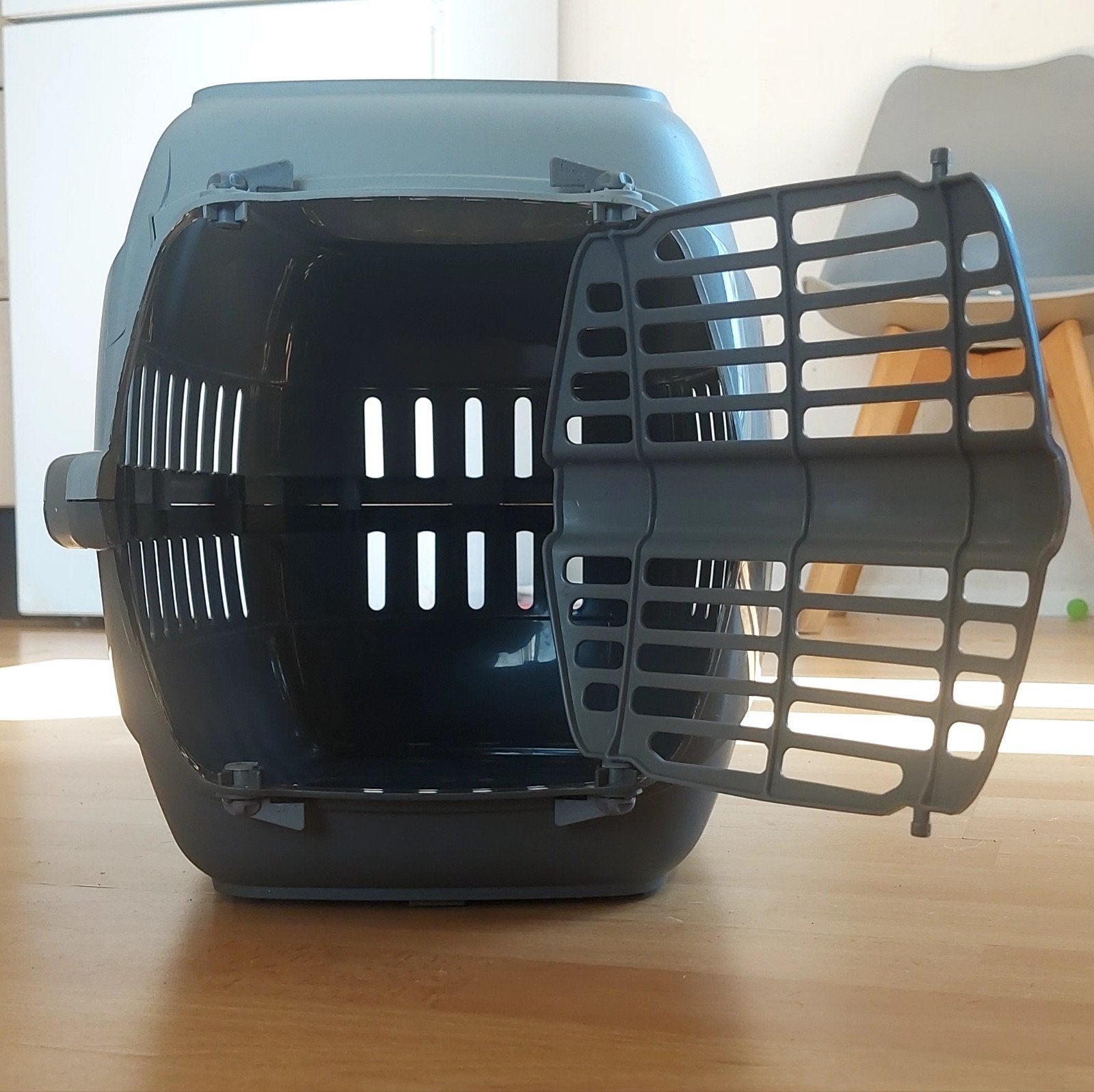 Cat Carrier, Ophalen