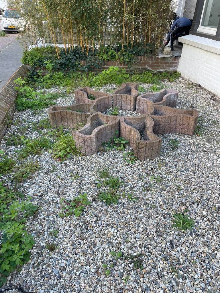 7 Stenen/betonnen maxiflor bloembakken gratis af te halen, Ophalen, Steen, Minder dan 30 cm, Rond