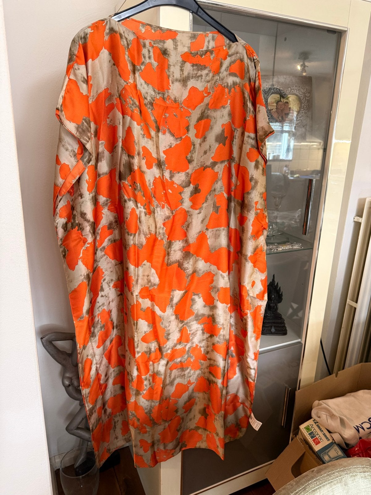 Luxe Satijnlook Kaftan Maat 50 met Warm Patroon, Ophalen of Verzenden, Nieuw, Meerkleurig, Jurk