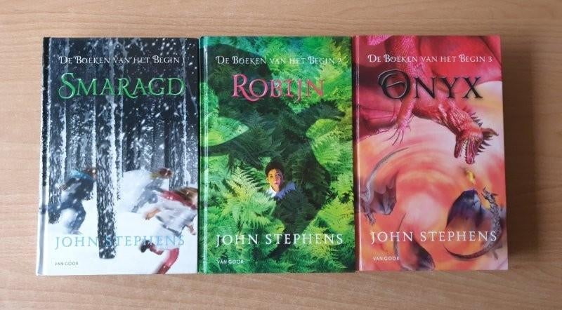 John Stephens - 3x Boeken van het Begin (HC), Boeken, Fantasy, Gelezen, Ophalen of Verzenden
