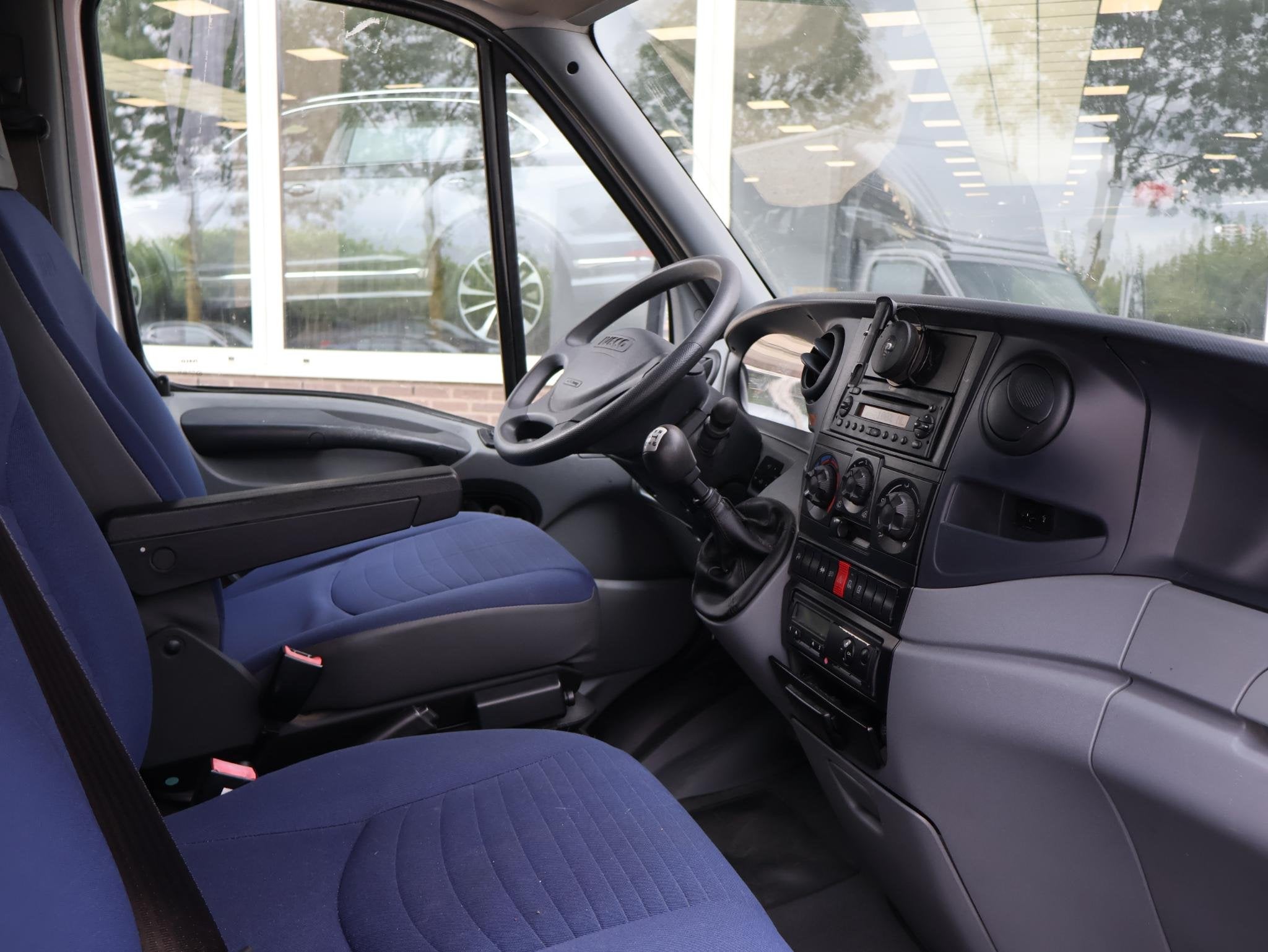 Iveco Daily 40C15 3.0D 145 PK BAKWAGEN MEUBELBAK DUBBEL LUCH, Auto's, 2910 kg, Gebruikt, 4 cilinders, Iveco
