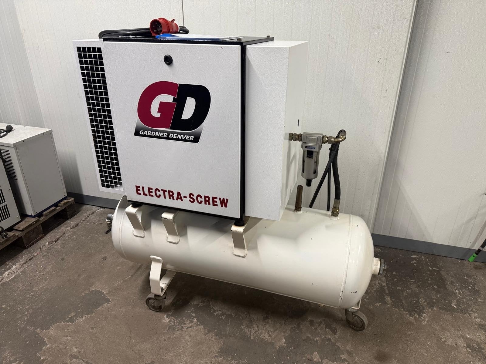 Gardner Denver schroef compressor 4kw, Doe-het-zelf en Verbouw, Gebruikt, Geluidgedempt, 6 tot 10 bar, 100 liter of meer