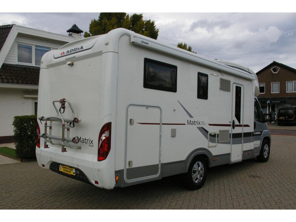 Adria Matrix Plus M 670 SL Enkele bedden, Hefbed, XXL Garage, Afzuigkap, Ringverwarming, Fiat, Bedrijf