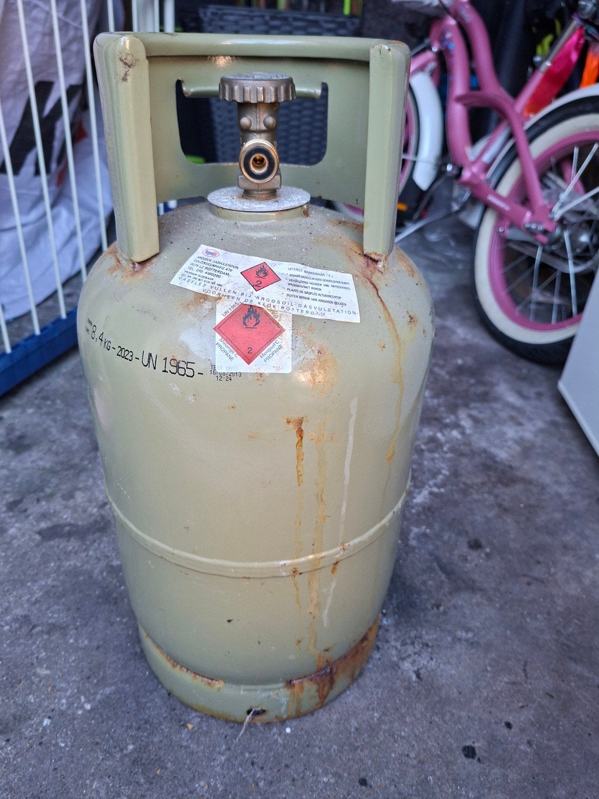 Lege gasfles, Ophalen