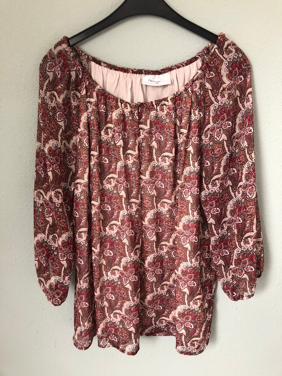Blouse Freequent Paisley print rood XL, Kleding | Dames, Blouses en Tunieken, Ophalen of Verzenden, Zo goed als nieuw, Maat 46/48 (XL) of groter