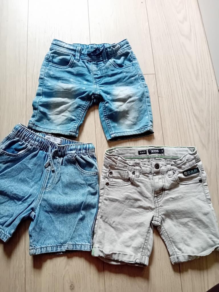 3 korte broeken maat 98/110, Broek, Ter stal, Ophalen of Verzenden, Zo goed als nieuw