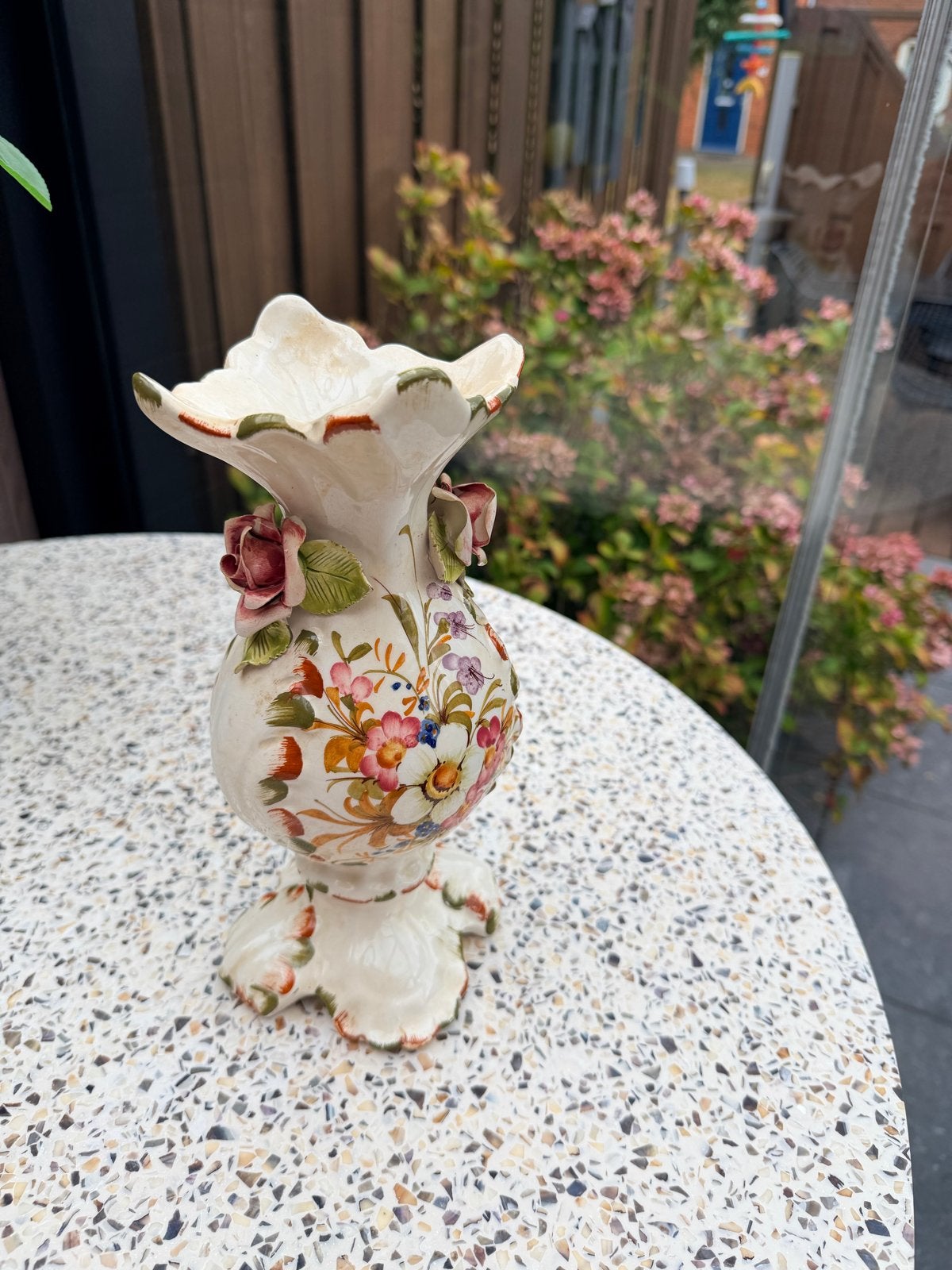 Vintage Bassano vaas met bloemmotief, handgemaakt in Italië, Antiek en Kunst, Antiek | Vazen, Ophalen of Verzenden