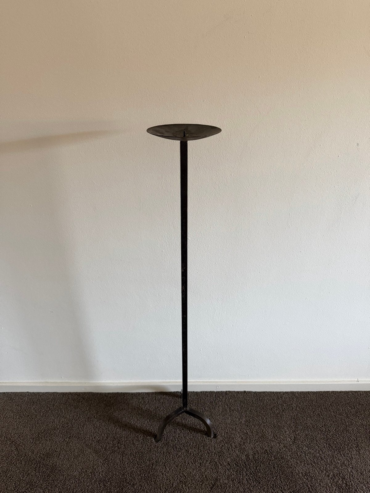 Zwarte metalen vloerkandelaar, minimalistisch design, Ophalen, Gebruikt, Zwart, Kandelaar