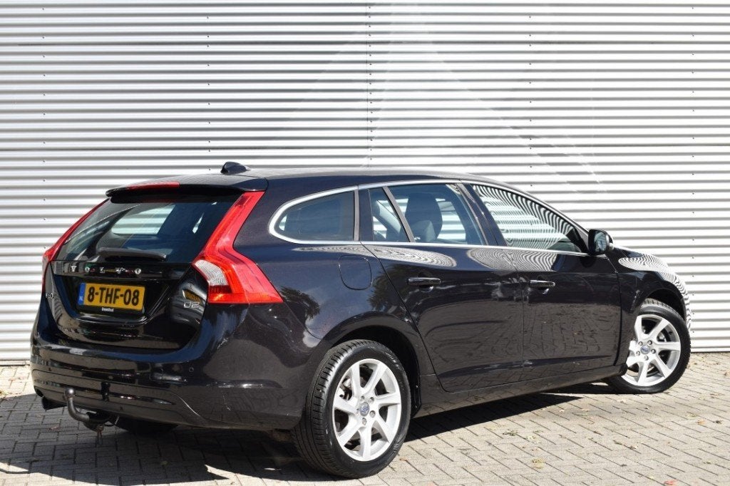 Volvo V60 1.6 D2 MOMENTUM / TREKHAAK / PDC / VOORRUIT VERW., Auto's, Volvo, 4 cilinders, Zwart, Origineel Nederlands, 1300 kg